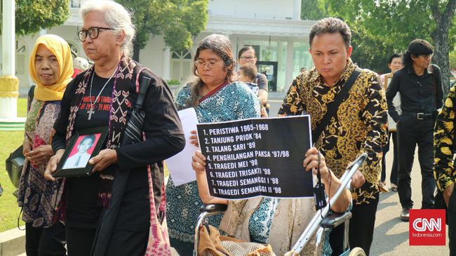 Bertemu Aktivis, Jokowi Dapat Surat Pengakuan Pelanggaran HAM ?