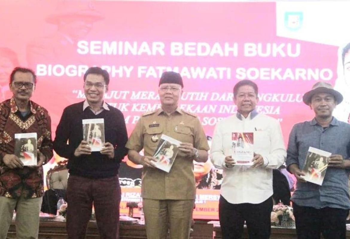 Buku Biography Fatmawati Soekarno