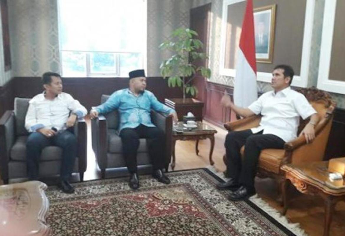 Walikota Bengkulu H. Helmi Hasan didampingi Kepala BKD Kota Bengkulu Bujang HR berkoordinasi bersama Menteri Pendayagunaan Aparatur Negara dan Reformasi Birokrasi Asman Abnur, Rabu (07/09/2016) di Kantor Kemen PAN-RB