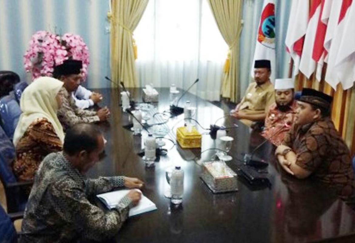 Ketua KPU Kota Bengkulu dan sejumlah komisioner KPU lainnya melakukan kunjungan kerja dengan Walikota Bengkulu, Senin (31/7