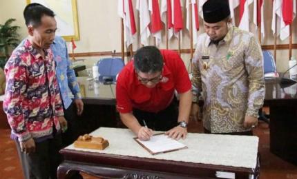 Penandatanganan Memorandum of Understanding (MoU) dilakukan antara PT Cemindo Gemilang dengan Walikota Bengkulu Helmi Hasan